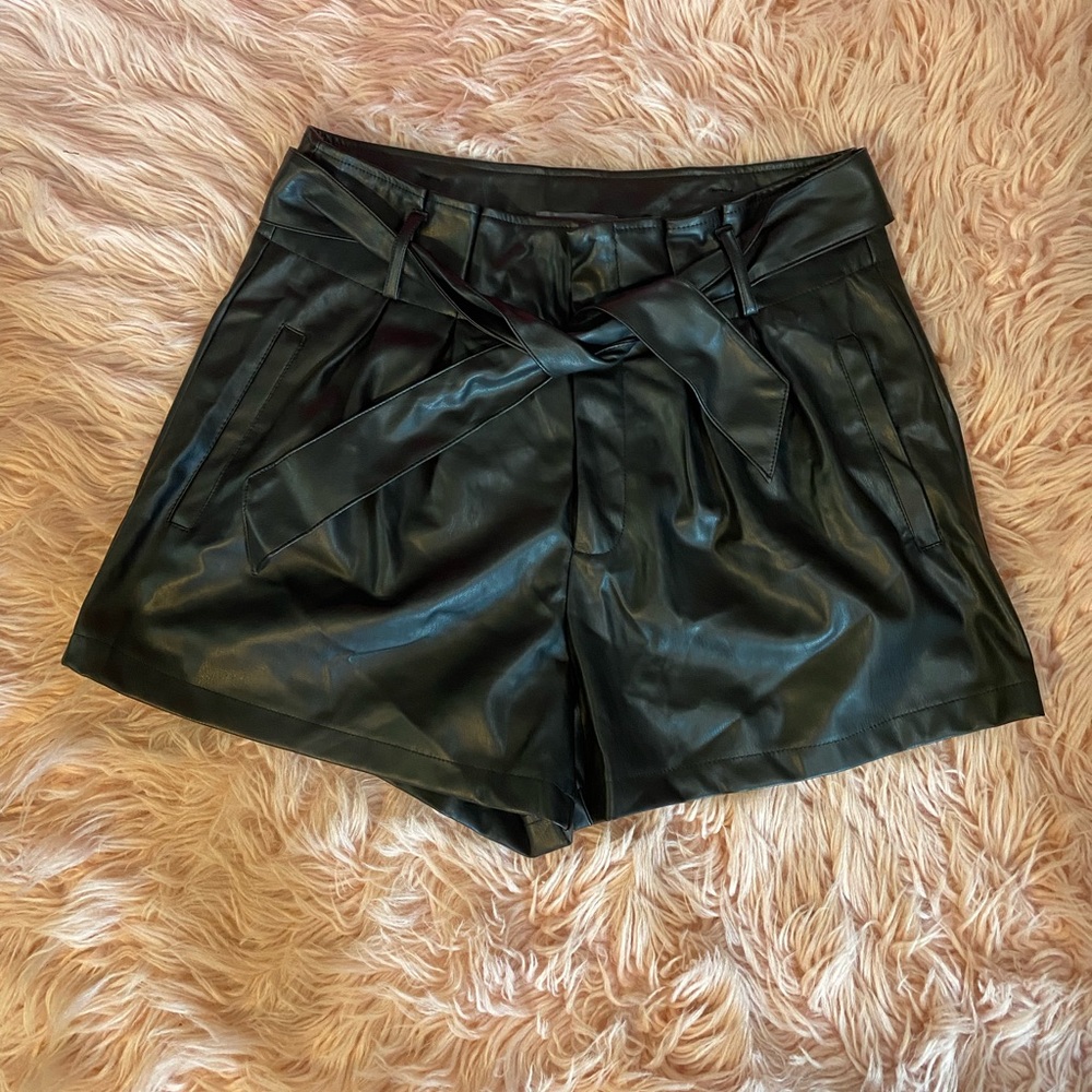 Waist Belted Leather Shorts, with pockets. Size: 42
